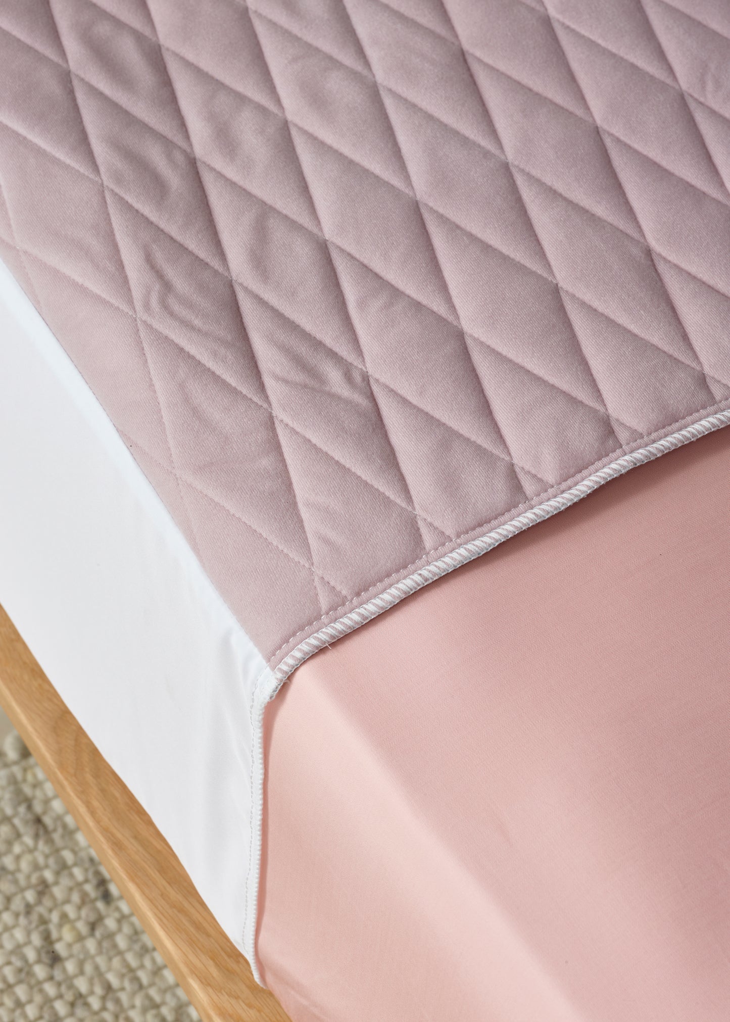 Blue-e Bed Pad with Wings - holds up to 2,000mls
