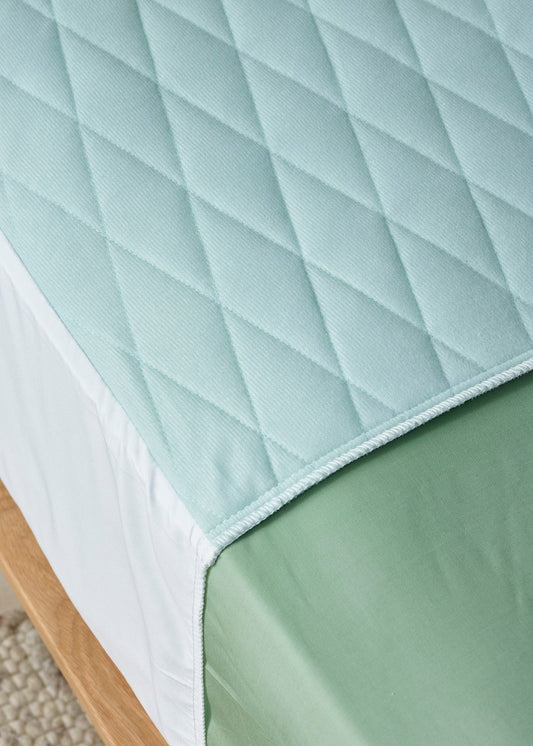 Blue-e Bed Pad with Wings - holds up to 2,000mls