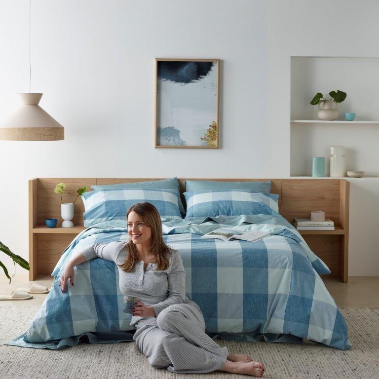 BlueCheckQuiltCover girl