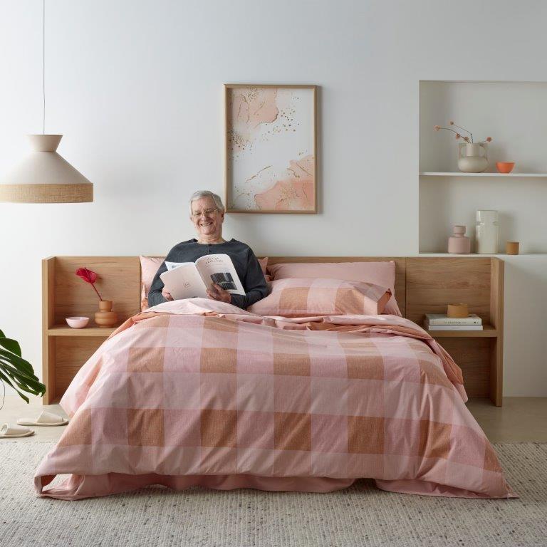 BlushWaterproofQuiltCover_1